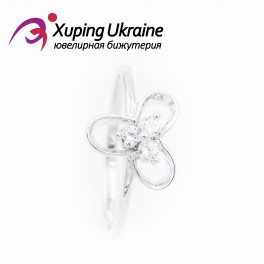 Кольцо родиум "Цветок с тремя маленькими камушками-лепестками в металлической оправе" Кольцо родиум "Цветок с тремя маленькими камушками-лепестками в металлической оправе"